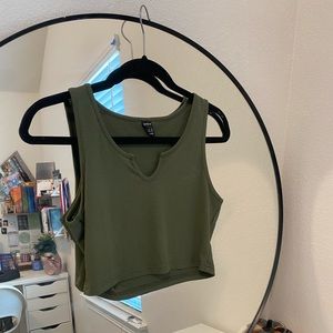 Army green crop top, from Shein size L. Great for the summer!